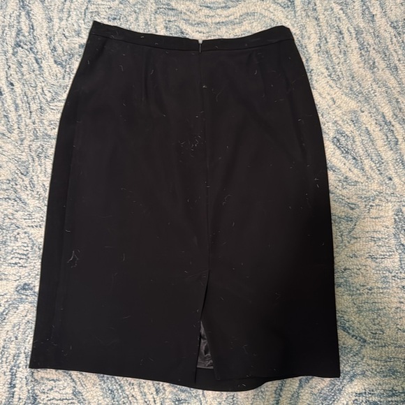 Tahari ruched, ruffle, black pencil ski skirt eight - Picture 3 of 4